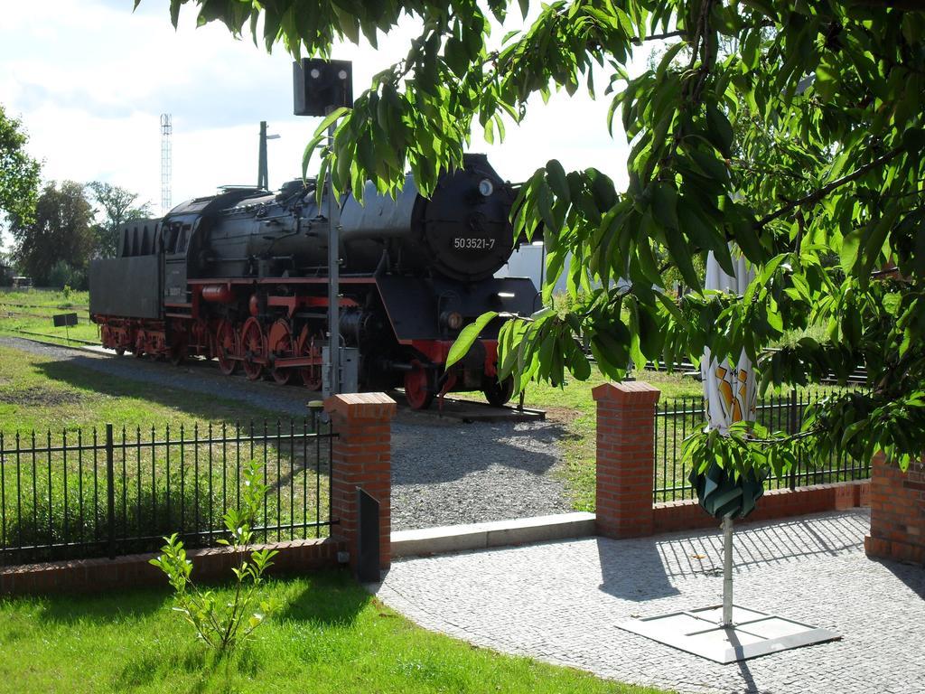 Eisenbahnromantik Hotel Meyenburg  Eksteriør billede